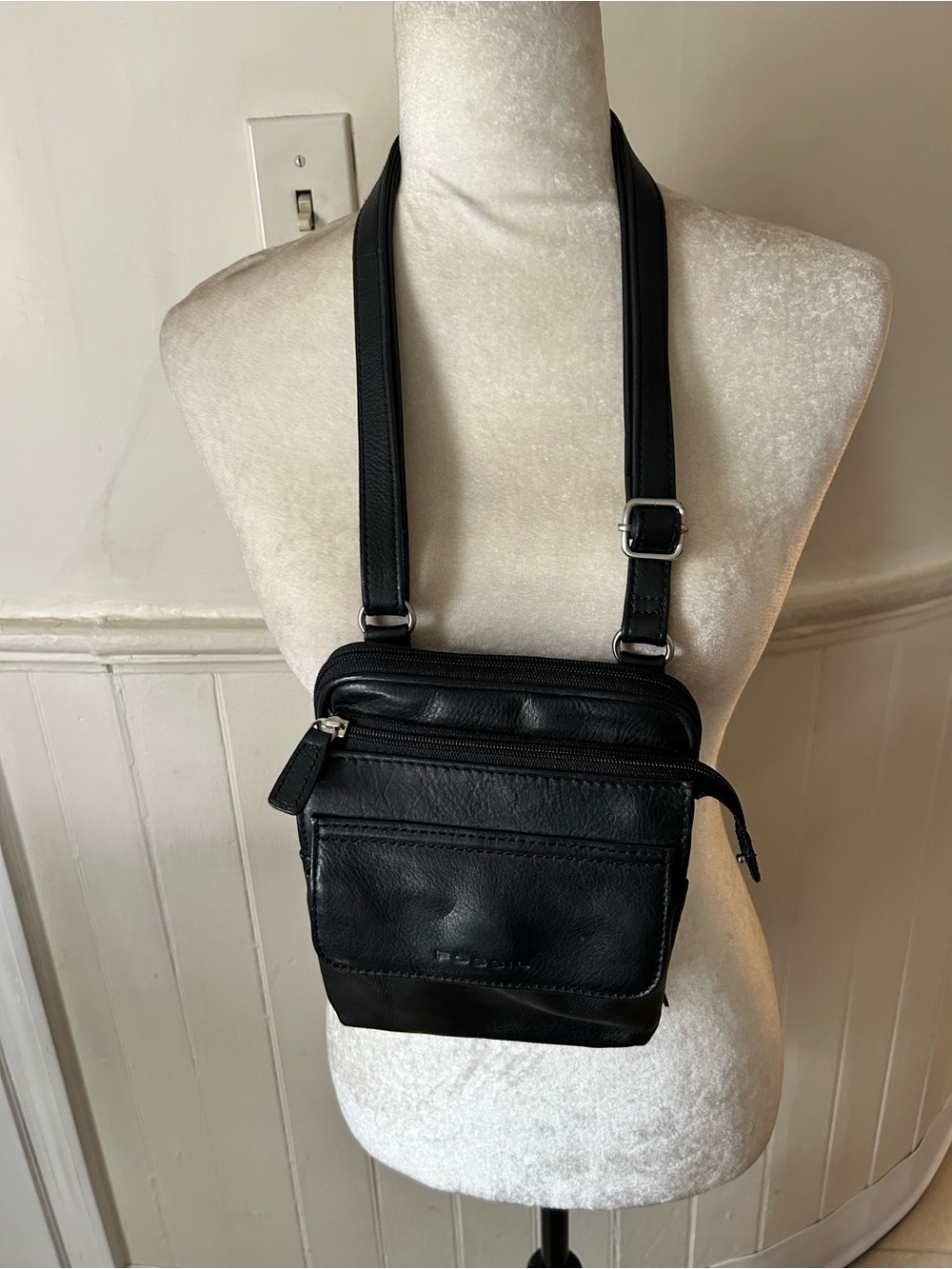Vintage Fossil Black Leather Crossbody Organizer Bag/Adjustable Strap/Y2K